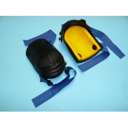 Kniebeschermer NIERHAUS harmonica lang, type 13-VE. Rubber met geel ergonomisch kussen, en blauwe riemen.